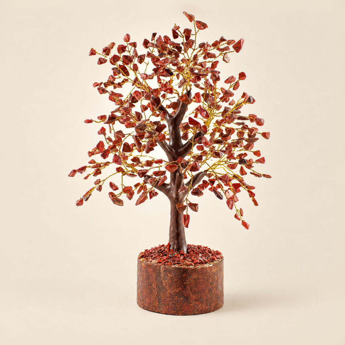 Red jasper gemstone tree with gold-tone wire, 500 chips, front view