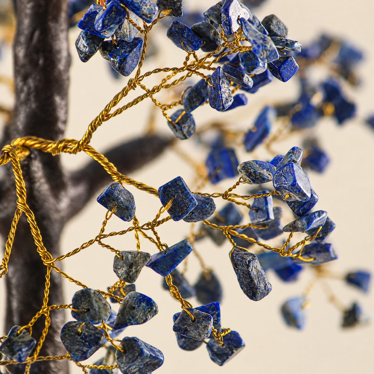 Close-up of the lapis lazuli chips on gold-tone wire branches